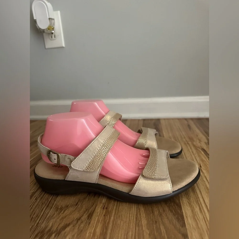 NWOT SAS Women’s Casual Nudu Heel Strap Sandal Golden Color Size 11.5 M